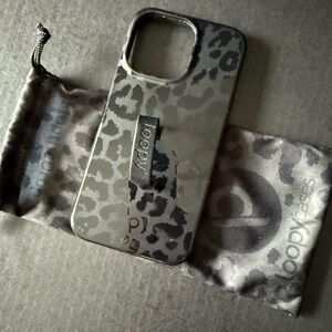 Loopy Case for IPHONE 13 PRO right handed in black leopard